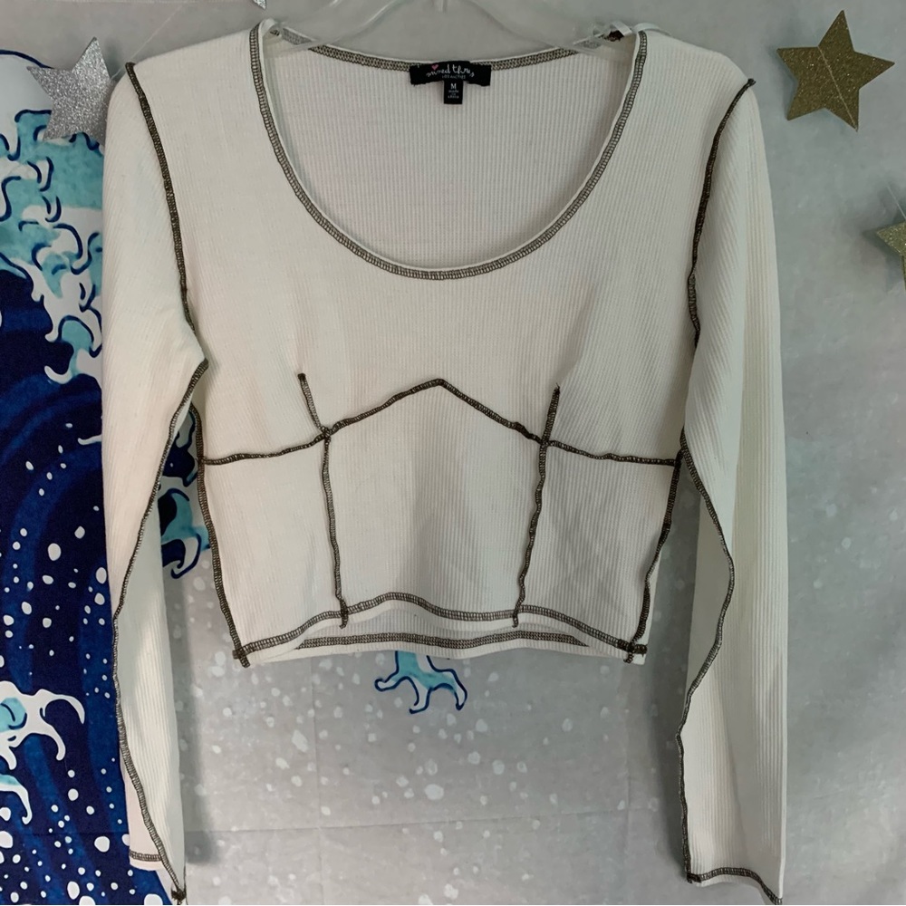 white contrast stitch long sleeve crop top